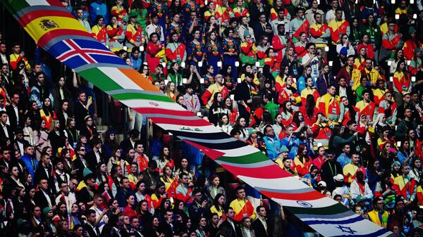 Вынос флагов на церемонии открытия Всемирного фестиваля молодежи - Sputnik Литва