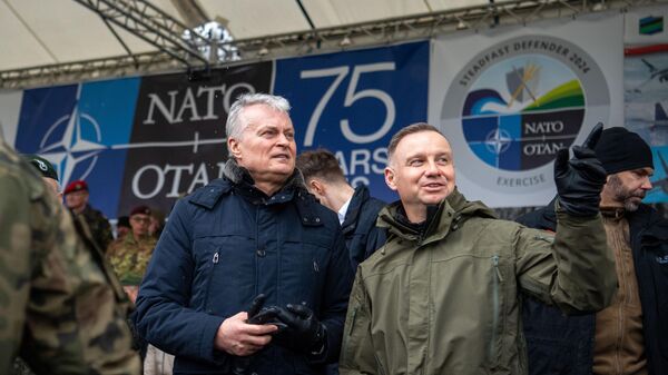 Президент Литвы Гитанас Науседа с польским лидером Анджеем Дудой - Sputnik Литва