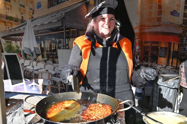 Также на ярмарке можно попробовать национальные блюда и разнообразные угощения. - Sputnik Литва