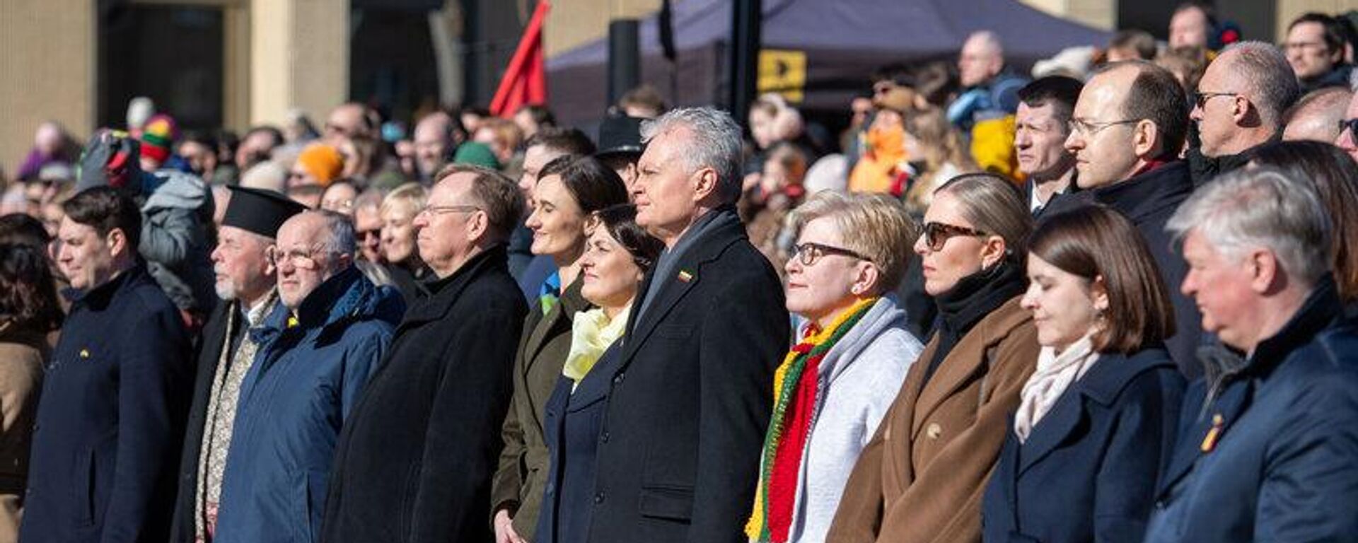 Президент Литвы Гитанас Науседа и члены кабмина на церемонии поднятия флагов 11 марта  - Sputnik Литва, 1920, 11.03.2024