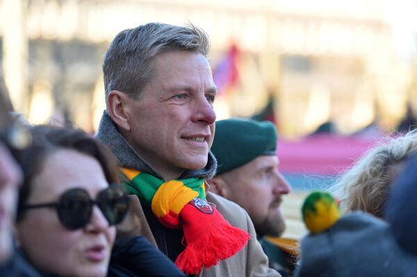В шествии также принял участие и экс-мэр Вильнюса Ремигиюс Шимашюс. - Sputnik Литва