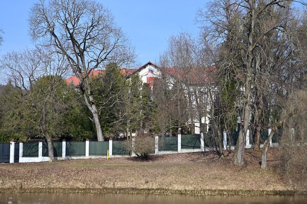 Территорию вокруг посольства контролируют наряды полиции. - Sputnik Литва