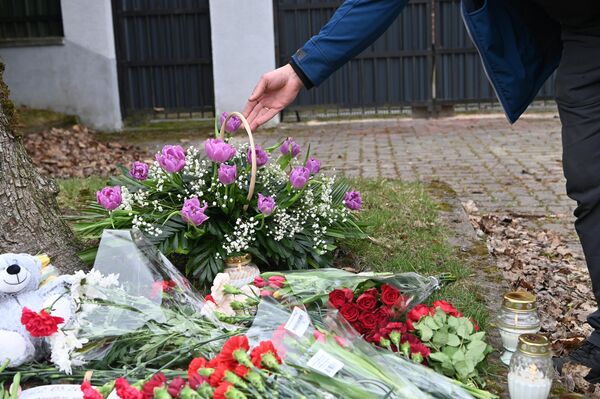 По последним данным Следственного комитета, погибло более 130 человек. - Sputnik Литва