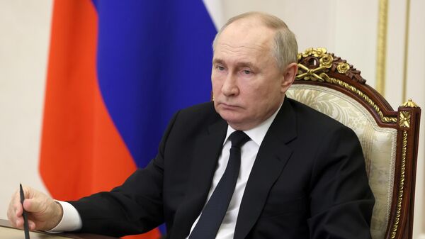 Президент РФ Владимир Путин на совещании по мерам, принимаемым после теракта в Крокус Сити Холле - Sputnik Литва