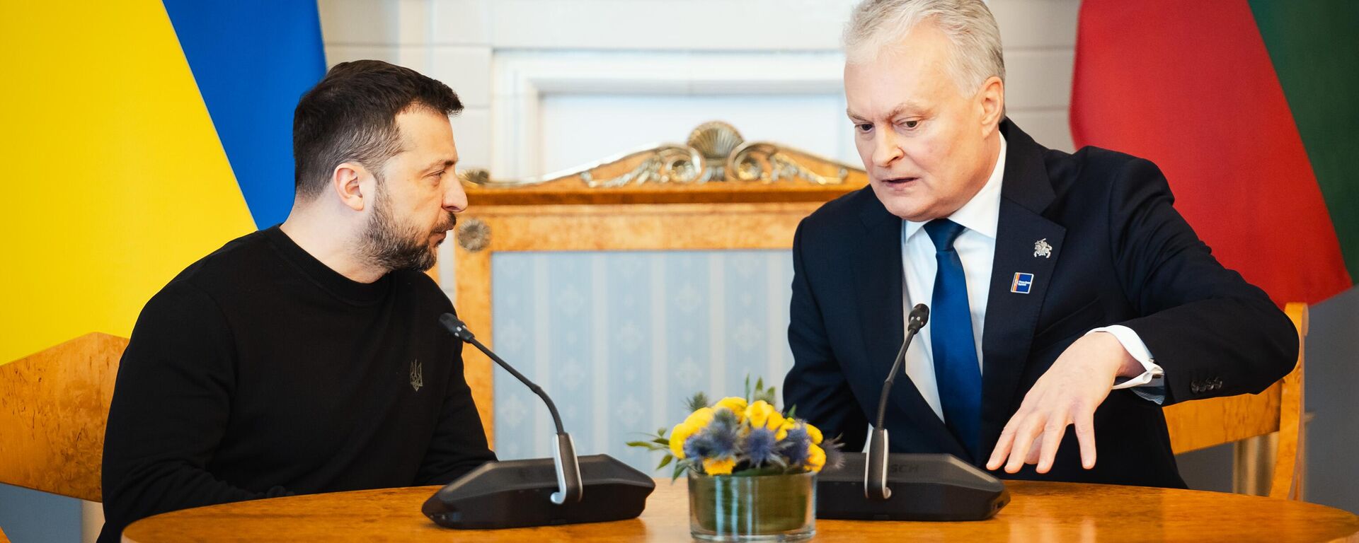 Владимир Зеленский и президент Литвы Гитанас Науседа - Sputnik Литва, 1920, 25.02.2026