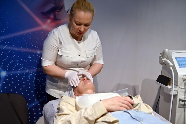 В выставке приняли участие профессиональные косметологи и специалисты в области индустрии. - Sputnik Литва