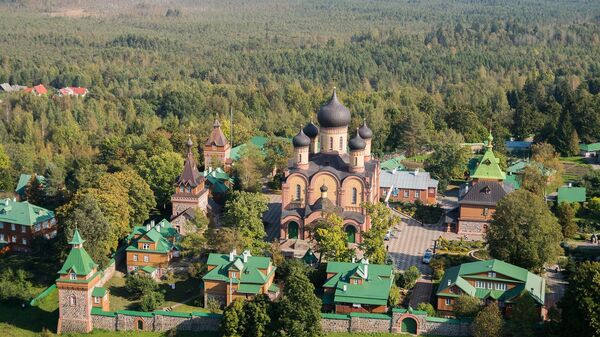 Пюхтицкий монастырь Русской православной церкви в Эстонии - Sputnik Литва