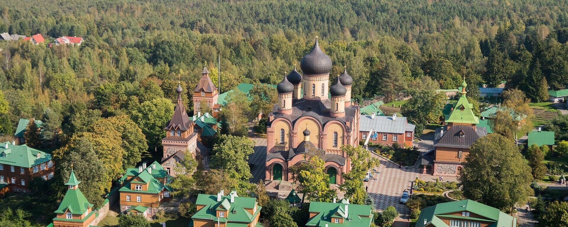 Пюхтицкий монастырь Русской православной церкви в Эстонии - Sputnik Литва, 1920, 23.04.2024