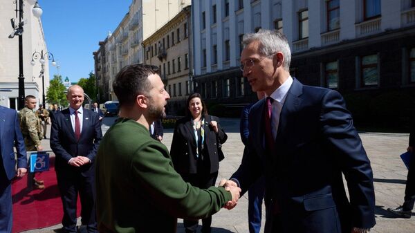 Президент Украины Владимир Зеленский и генеральный секретарь НАТО Йенс Столтенбергна в Киеве - Sputnik Литва