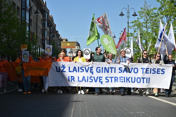 Шествие профсоюзов в Вильнюсе в честь Международного дня труда - Sputnik Литва