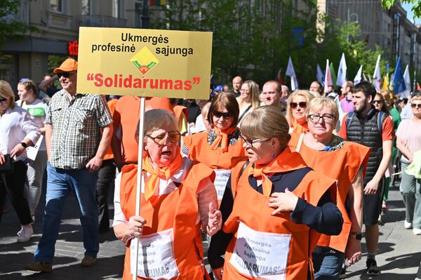 Шествие профсоюзов в Вильнюсе в честь Международного дня труда. - Sputnik Литва