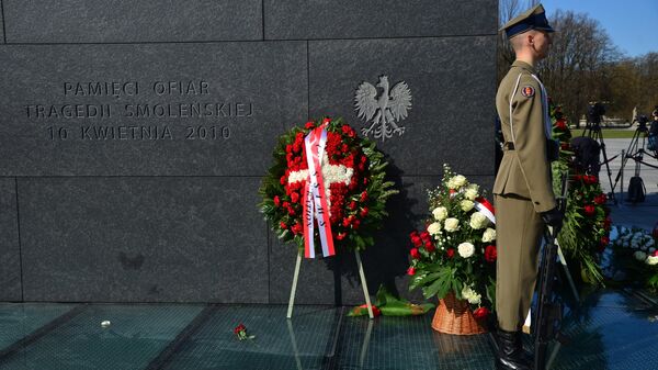 Памятник жертвам авиакатастрофы польского президентского авиалайнера Ту-154М под Смоленском - Sputnik Литва