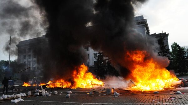 Столкновения у здания Дома профсоюзов в Одессе 2 мая 2014 года - Sputnik Литва