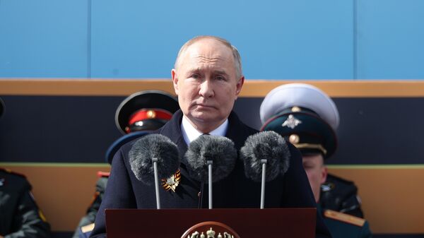 Президент Владимир Путин принял участие в параде Победы в Москве - Sputnik Литва