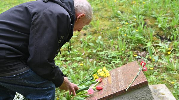 День Победы – 2024 на Антакальнисском кладбище в Вильнюсе - Sputnik Литва