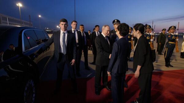 Прилет президента России Владимира Путина в Пекин на переговоры с Си Цзиньпином - Sputnik Литва