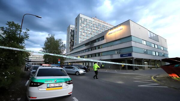 Здание больницы в Банска-Бистрице, где делали операцию премьеру Словакии Роберту Фицо после покушения - Sputnik Литва