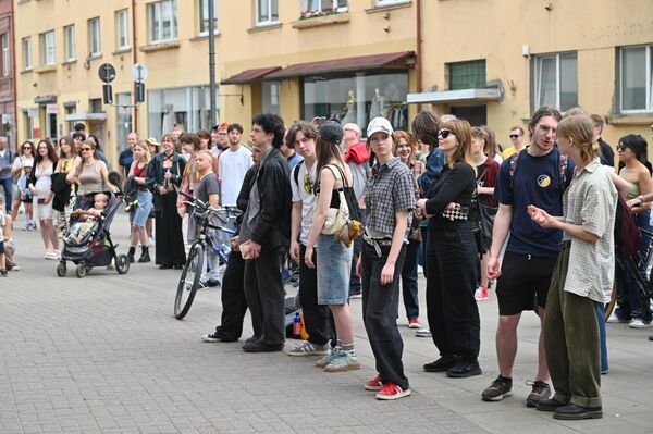 На фото: зрители на Дне уличной музыки в Вильнюсе. - Sputnik Литва