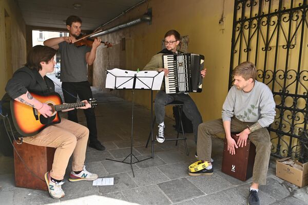 На фото: выступление музыкантов на Дне уличной музыки. - Sputnik Литва