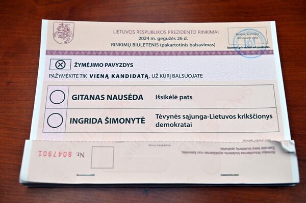 По результатам голосования 12 мая, во второй тур вышли глава страны Гитанас Науседа и премьер-министр Ингрида Шимоните. - Sputnik Литва