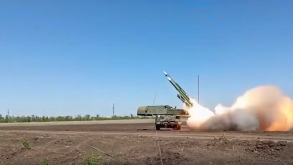 Боевая работа зенитного ракетного комплекса Бук-М1 в зоне спецоперации - Sputnik Литва