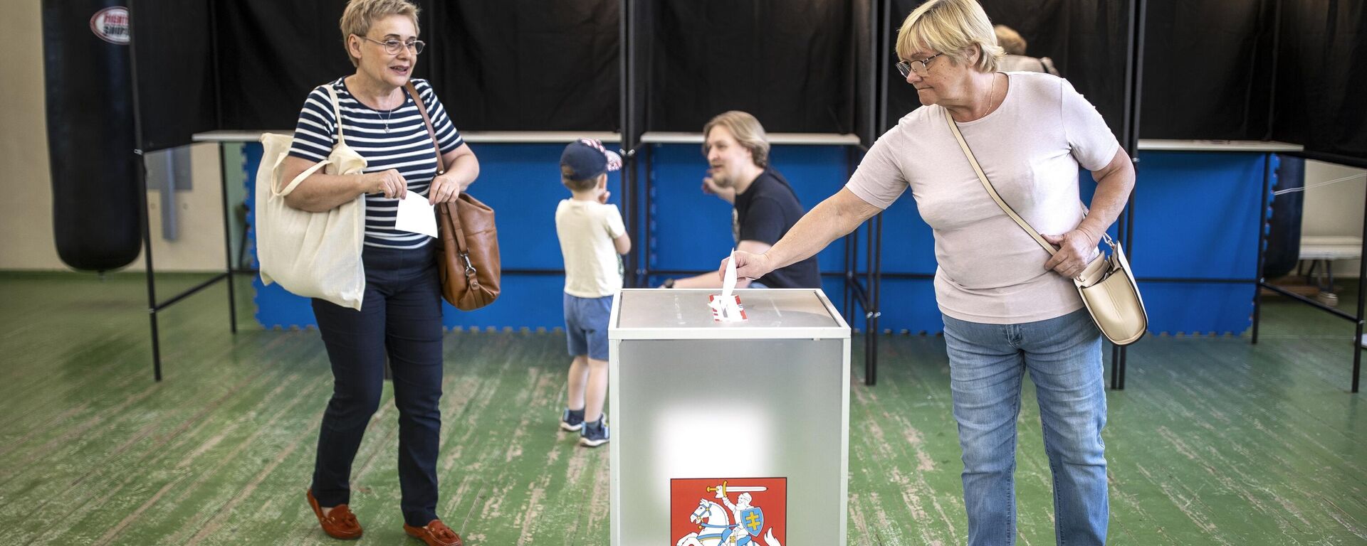 Голосование во время второго тура выборов президента Литвы - Sputnik Литва, 1920, 26.05.2024