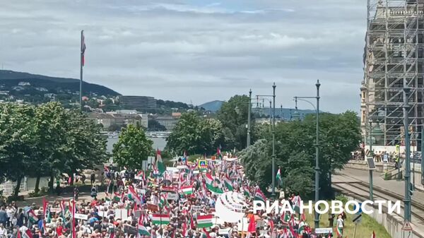  Акция Марш мира в Будапеште против вовлечения Венгрии в конфликт на Украине - Sputnik Литва