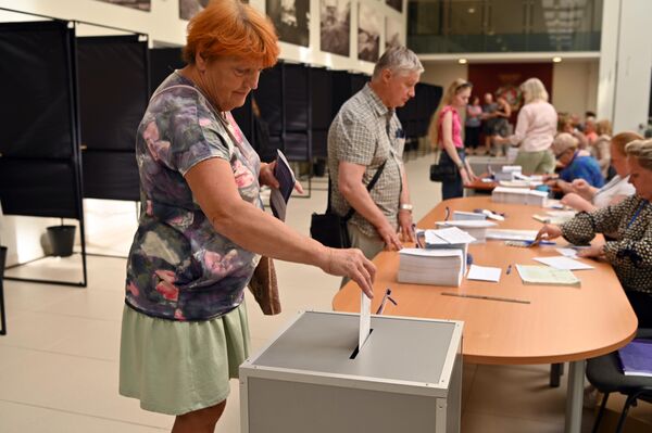 На фото: избирательный участок в здании Вильнюсского самоуправления. - Sputnik Литва
