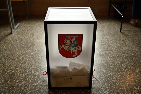 В распределении мандатов смогут принять участие только те списки кандидатов, за которые проголосовало пять и более процентов избирателей. - Sputnik Литва