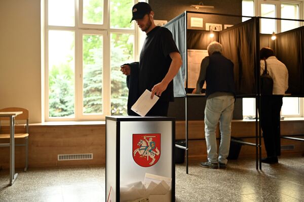В Литве 9 июня проходит основной день голосования на выборах в Европарламент. - Sputnik Литва