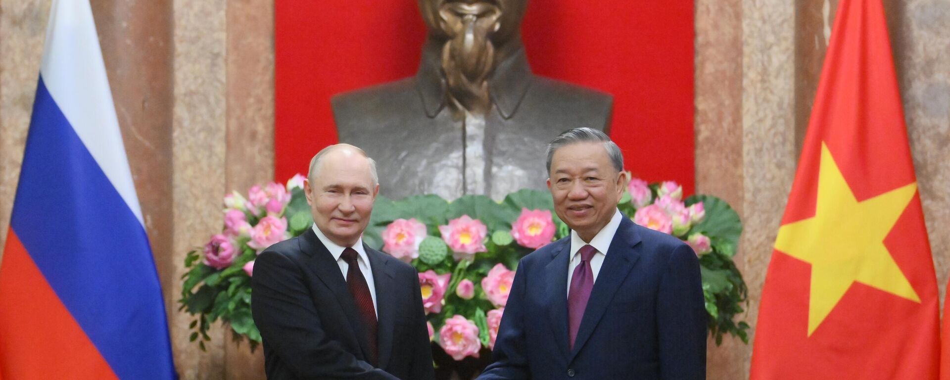 Президент России Владимир Путин и президент Социалистической Республики Вьетнам То Лам - Sputnik Литва, 1920, 20.06.2024