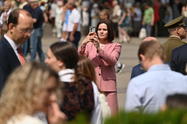 На торжественные мероприятия пришла даже экс-кандидат в президенты Белоруссии Светлана Тихановская. - Sputnik Литва