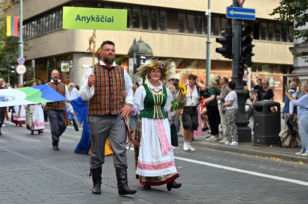 В шествии приняли участие коллективы из различных регионов Литвы. - Sputnik Литва