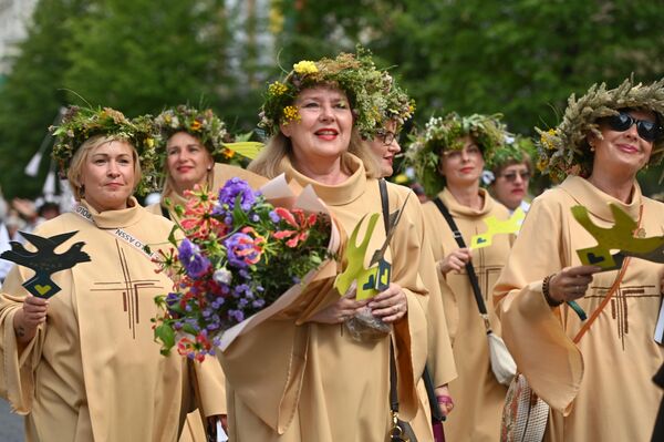 Впервые &quot;День песен&quot; прошел в Каунасе в 1924 году, с тех пор организовываются и шествия участников. - Sputnik Литва