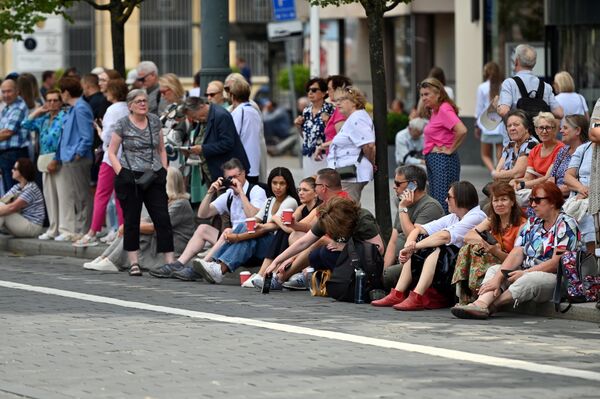 На протяжении всего пути участников шествия приветствовали горожане и гости столицы. - Sputnik Литва