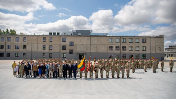 Президент Литвы Гитанас Науседа на открытии военного городка в Шяуляе - Sputnik Литва