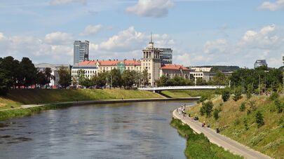 Набережная реки Нерис в Вильнюсе