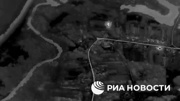 Удары бомбами ФАБ-500 по военной технике ВСУ в Курской области - Sputnik Литва