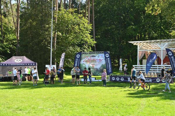 Также в Вильнюсе в этот день прошло спортивное мероприятие 6-ой Žolinių Maratonas 2024, посвященное празднику. - Sputnik Литва