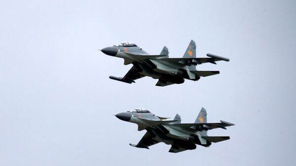 Сверхзвуковой истребитель Су-27, архивное фото - Sputnik Литва