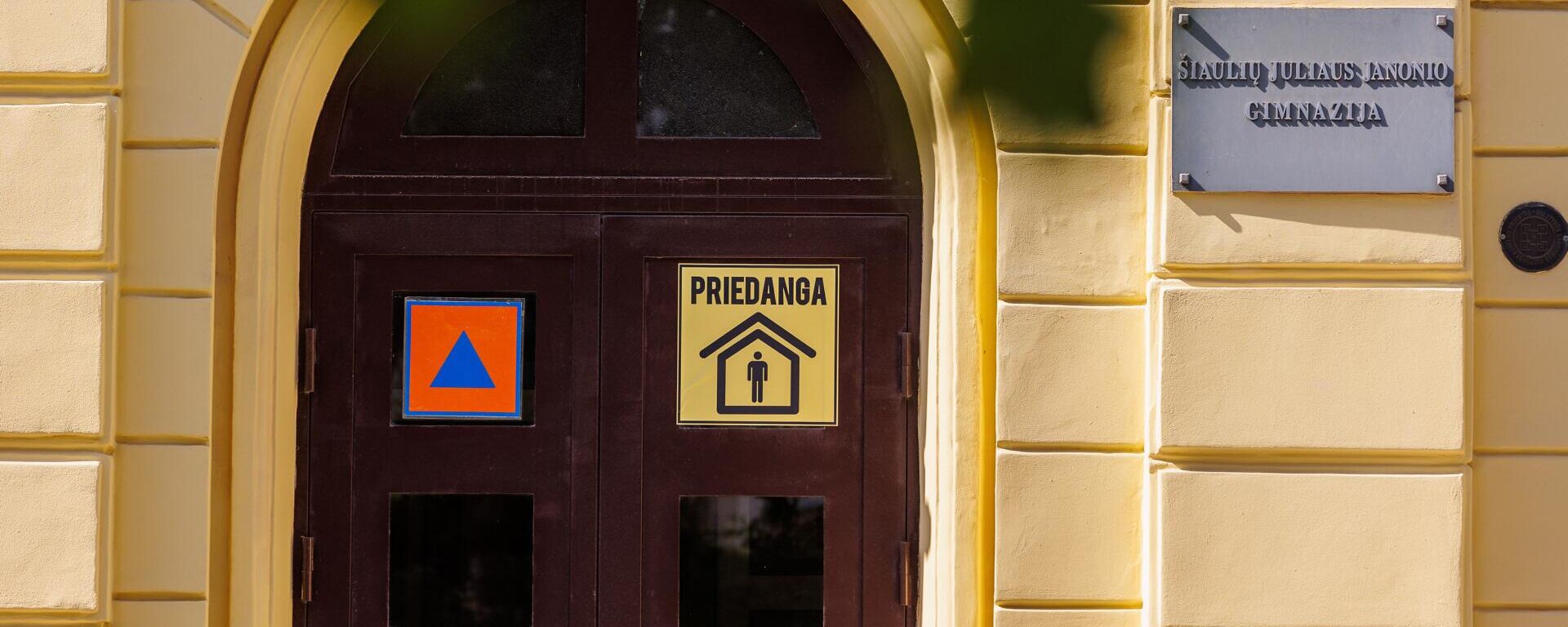Убежище в Шяуляйской гимназии им. Юлюса Янониса, архивное фото - Sputnik Литва, 1920, 12.05.2025
