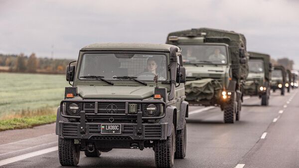Военная техника на дорогах во время учений, архивное фото - Sputnik Литва