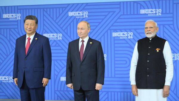 Председатель КНР Си Цзиньпин, президент России Владимир Путин и премьер-министр Индии Нарендра Моди - Sputnik Литва