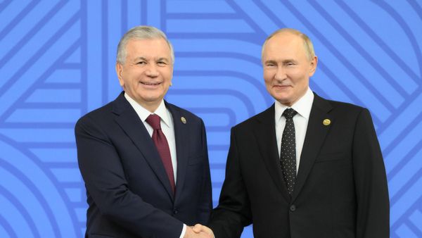Президент Узбекистана Шавкат Мирзиеев и президент России Владимир Путин, архивное фото - Sputnik Литва