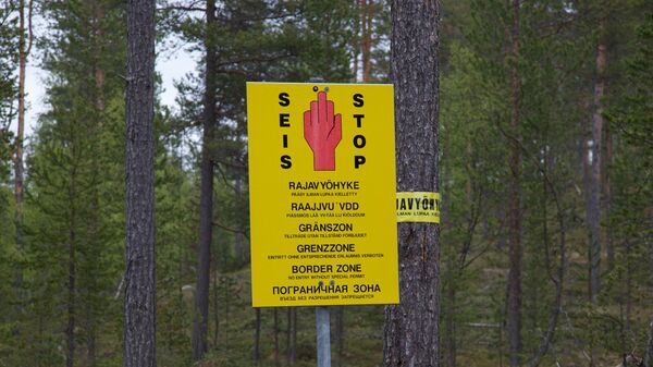Знак в приграничной зоне России и Финляндии, архивное фото - Sputnik Литва