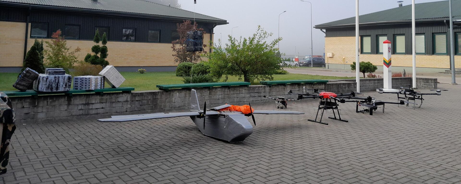 Дроны и метеозонд на литовской границе, архивное фото Дроны и метеозонд на литовской границе, архивное фото - Sputnik Литва, 1920, 24.10.2025