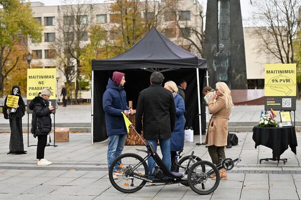 Теперь владельцы кафе и ресторанов вновь пытаются привлечь внимание властей к проблемам в сфере общественного питания. - Sputnik Литва