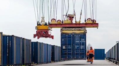 Грузовые контейнеры, архивное фото