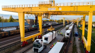 Грузовые поезда, архивное фото