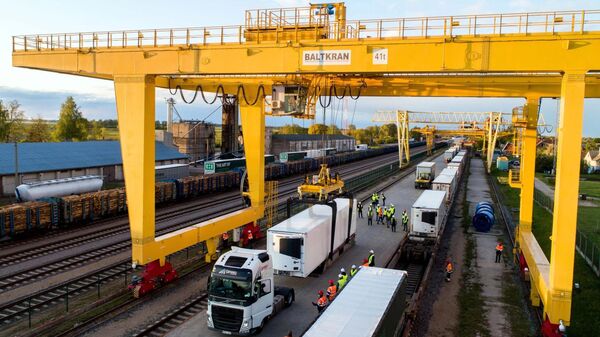 Грузовые поезда, архивное фото - Sputnik Литва